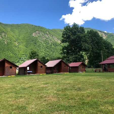 Bungalows-Oaza Vusanje ภายนอก รูปภาพ