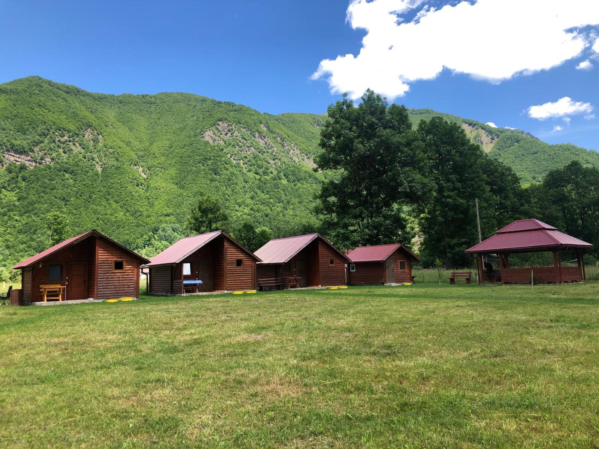 Bungalows-Oaza Vusanje ภายนอก รูปภาพ